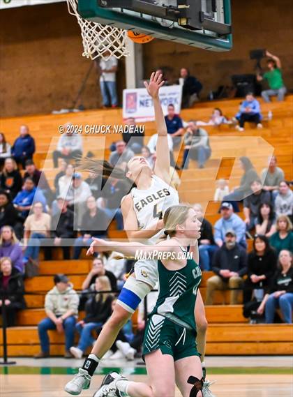 Thumbnail 2 in Barrington vs. Chariho (RIIL Elite 8) photogallery.