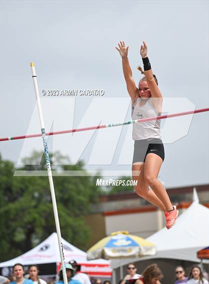 Thumbnail 3 in UIL 3A Track & Field Finals  photogallery.
