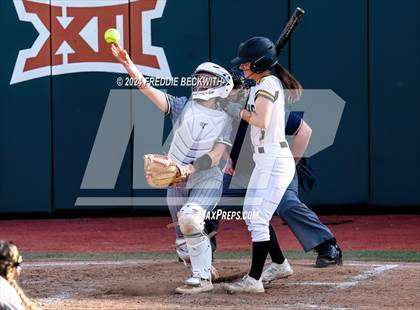 Thumbnail 3 in Neches vs. Jonesboro (UIL 1A Softball Final) photogallery.