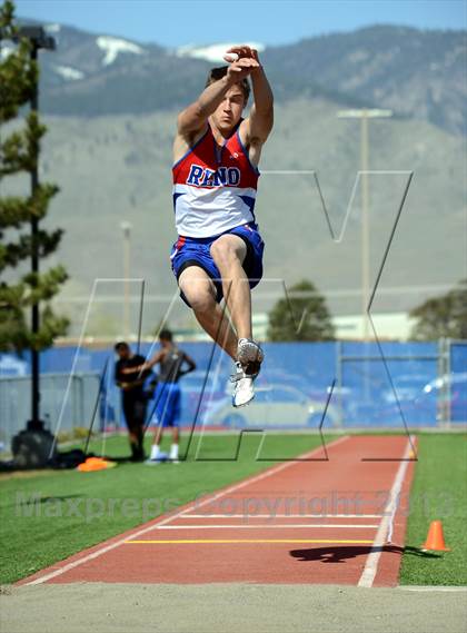 Thumbnail 1 in Carson Invitational photogallery.