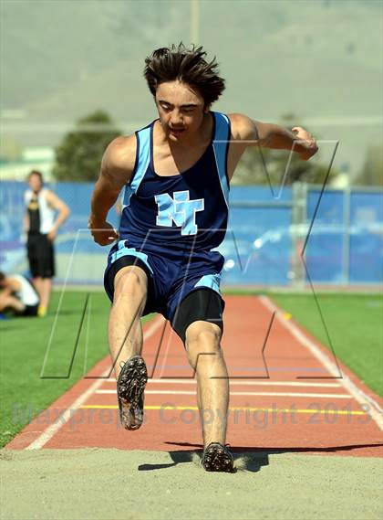 Thumbnail 1 in Carson Invitational photogallery.