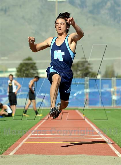 Thumbnail 2 in Carson Invitational photogallery.