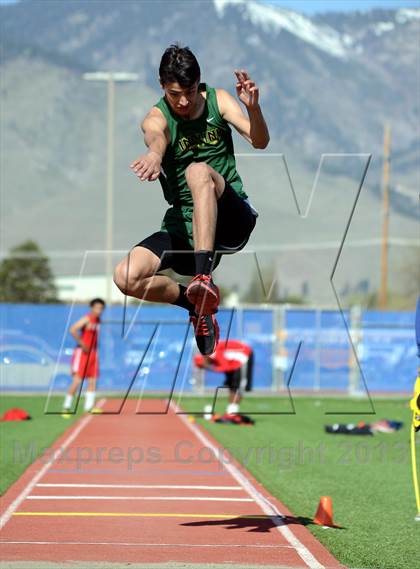 Thumbnail 2 in Carson Invitational photogallery.