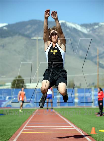 Thumbnail 3 in Carson Invitational photogallery.