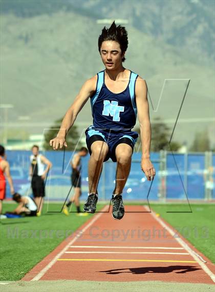 Thumbnail 3 in Carson Invitational photogallery.