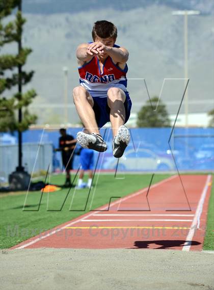 Thumbnail 2 in Carson Invitational photogallery.