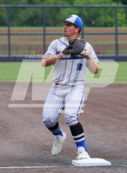 Thumbnail 3 in Flower Mound vs. Weatherford (UIL 6A Regional Semifinal Game 2) photogallery.