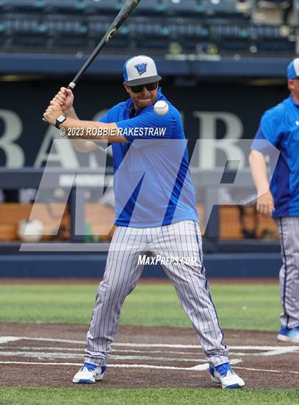 Thumbnail 3 in Flower Mound vs. Weatherford (UIL 6A Regional Semifinal Game 2) photogallery.