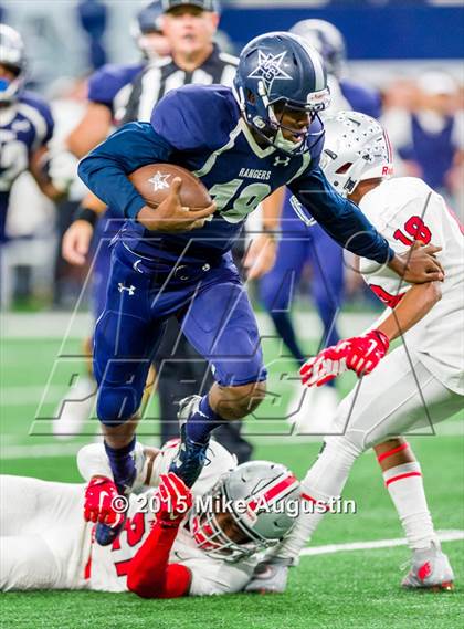 Thumbnail 2 in Lone Star vs. Marshall (UIL 5A D2 Regional Playoff) photogallery.