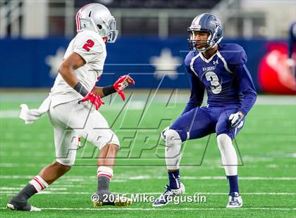 Thumbnail 3 in Lone Star vs. Marshall (UIL 5A D2 Regional Playoff) photogallery.