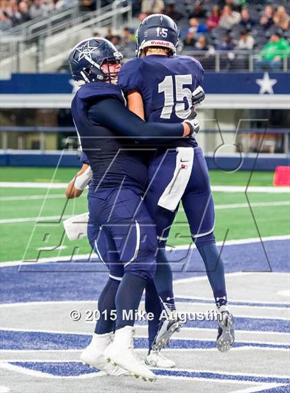 Thumbnail 1 in Lone Star vs. Marshall (UIL 5A D2 Regional Playoff) photogallery.
