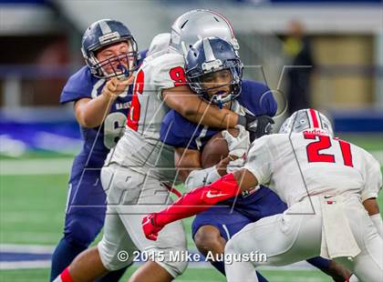Thumbnail 1 in Lone Star vs. Marshall (UIL 5A D2 Regional Playoff) photogallery.