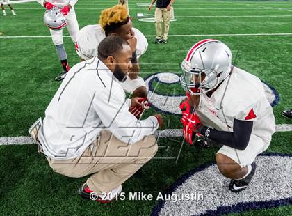 Thumbnail 2 in Lone Star vs. Marshall (UIL 5A D2 Regional Playoff) photogallery.