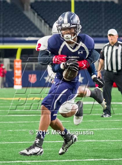 Thumbnail 1 in Lone Star vs. Marshall (UIL 5A D2 Regional Playoff) photogallery.