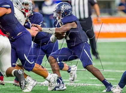 Thumbnail 2 in Lone Star vs. Marshall (UIL 5A D2 Regional Playoff) photogallery.