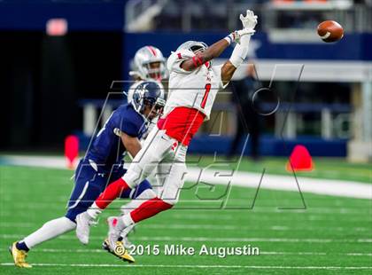 Thumbnail 2 in Lone Star vs. Marshall (UIL 5A D2 Regional Playoff) photogallery.