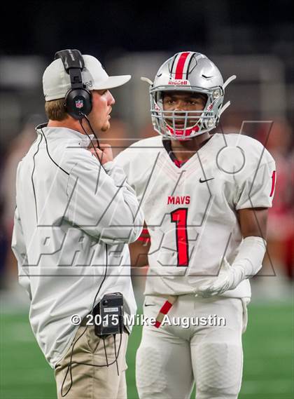 Thumbnail 1 in Lone Star vs. Marshall (UIL 5A D2 Regional Playoff) photogallery.