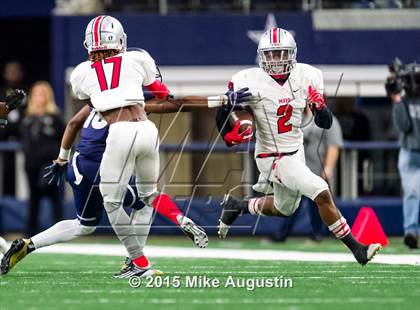 Thumbnail 3 in Lone Star vs. Marshall (UIL 5A D2 Regional Playoff) photogallery.