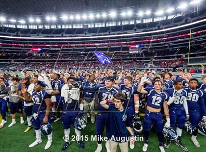 Thumbnail 2 in Lone Star vs. Marshall (UIL 5A D2 Regional Playoff) photogallery.