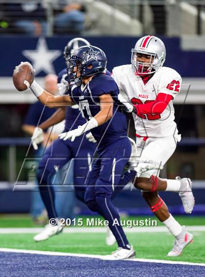 Thumbnail 3 in Lone Star vs. Marshall (UIL 5A D2 Regional Playoff) photogallery.