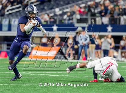 Thumbnail 2 in Lone Star vs. Marshall (UIL 5A D2 Regional Playoff) photogallery.