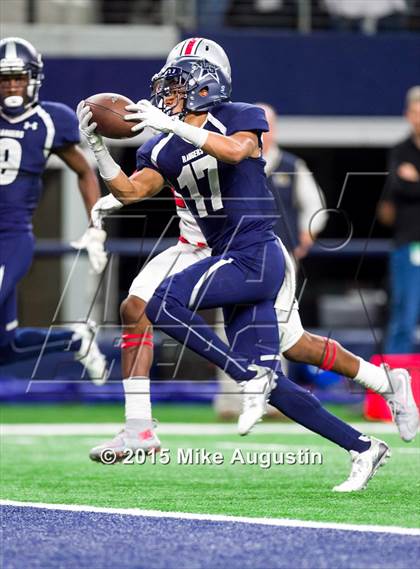 Thumbnail 3 in Lone Star vs. Marshall (UIL 5A D2 Regional Playoff) photogallery.