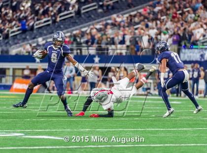 Thumbnail 2 in Lone Star vs. Marshall (UIL 5A D2 Regional Playoff) photogallery.