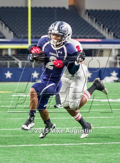 Thumbnail 3 in Lone Star vs. Marshall (UIL 5A D2 Regional Playoff) photogallery.