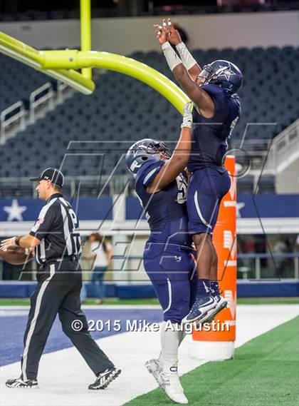 Thumbnail 1 in Lone Star vs. Marshall (UIL 5A D2 Regional Playoff) photogallery.