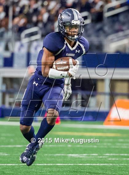 Thumbnail 2 in Lone Star vs. Marshall (UIL 5A D2 Regional Playoff) photogallery.