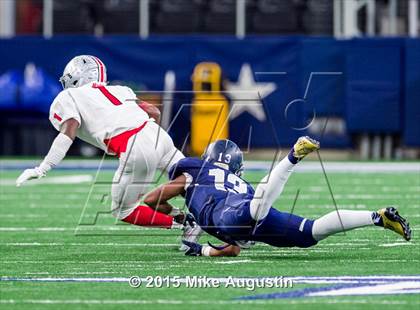 Thumbnail 3 in Lone Star vs. Marshall (UIL 5A D2 Regional Playoff) photogallery.