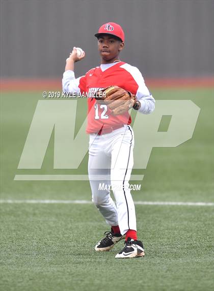 Thumbnail 2 in Dallas HSAA Blue vs Bishop Dunne (McClain/Cowart Invitational) photogallery.