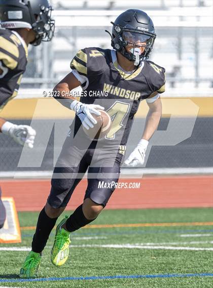 Thumbnail 2 in JV: Escalon vs Windsor photogallery.