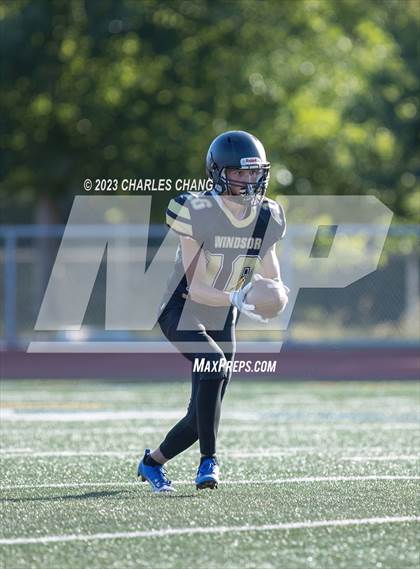 Thumbnail 2 in JV: Escalon vs Windsor photogallery.