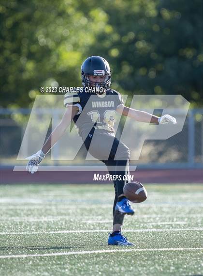 Thumbnail 3 in JV: Escalon vs Windsor photogallery.