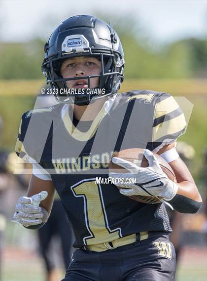 Thumbnail 2 in JV: Escalon vs Windsor photogallery.