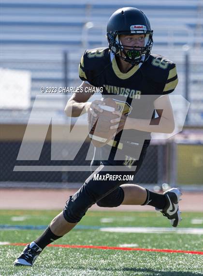 Thumbnail 2 in JV: Escalon vs Windsor photogallery.