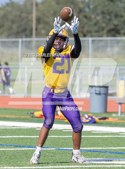 Thumbnail 2 in JV: Escalon vs Windsor photogallery.