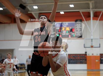 Thumbnail 2 in FR: Grand Saline vs Tyler HEAT photogallery.