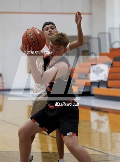 Thumbnail 2 in FR: Grand Saline vs Tyler HEAT photogallery.