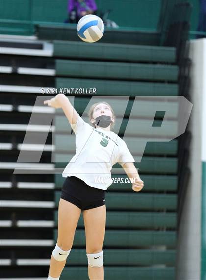 Thumbnail 1 in Athens @ Lake Orion photogallery.
