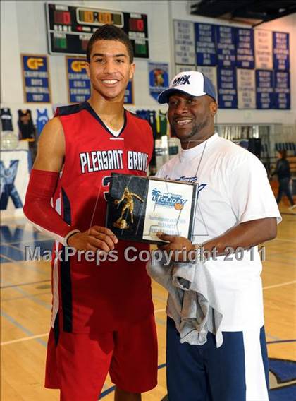 Thumbnail 2 in Pleasant Grove vs. King (MaxPreps Holiday Classic) photogallery.