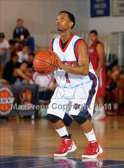Thumbnail 3 in Pleasant Grove vs. King (MaxPreps Holiday Classic) photogallery.