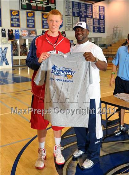 Thumbnail 2 in Pleasant Grove vs. King (MaxPreps Holiday Classic) photogallery.