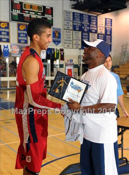 Thumbnail 3 in Pleasant Grove vs. King (MaxPreps Holiday Classic) photogallery.