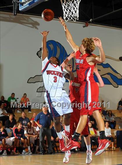 Thumbnail 3 in Pleasant Grove vs. King (MaxPreps Holiday Classic) photogallery.