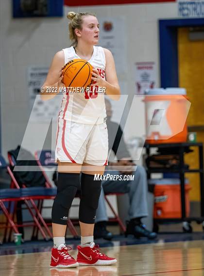 Thumbnail 2 in Seventy-First vs. Trinity Christian (MLK Dream Jam) photogallery.