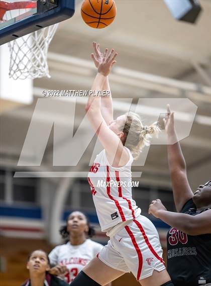 Thumbnail 2 in Seventy-First vs. Trinity Christian (MLK Dream Jam) photogallery.