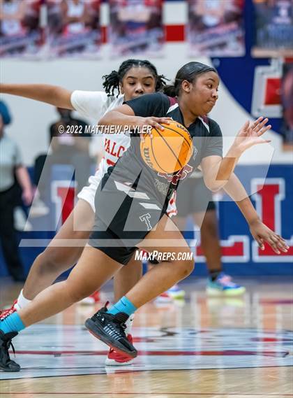 Thumbnail 3 in Seventy-First vs. Trinity Christian (MLK Dream Jam) photogallery.