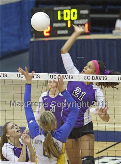 Thumbnail 1 in Ripon Christian vs Bradshaw Christian (CIF SJS D5 Final) photogallery.